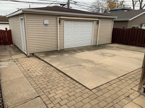 6431 41st St, Forest View, IL 60402-4135