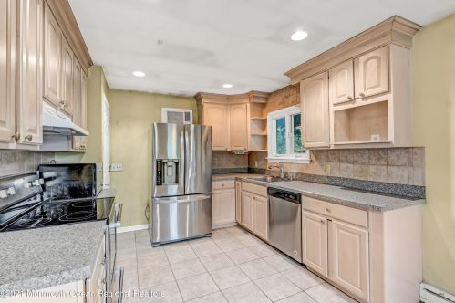 20 Irving Pl, Tinton Falls NJ  07724-1607 exterior