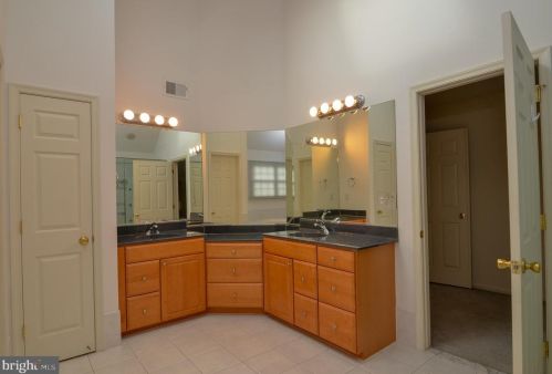 8 Landview Ln, Columbus NJ 08022-2260 exterior