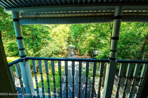 61 Lakeview Dr, Jackson Twp NJ 08527-2701 exterior