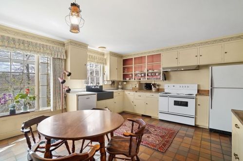 414 Westfield St, Dedham MA 02026-5626 exterior