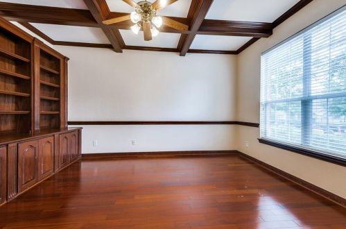 1019 Thorncliff Trl, Irving TX  75063-4496 exterior