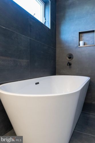 1813 6 St, Philadelphia PA 19140-4528 exterior