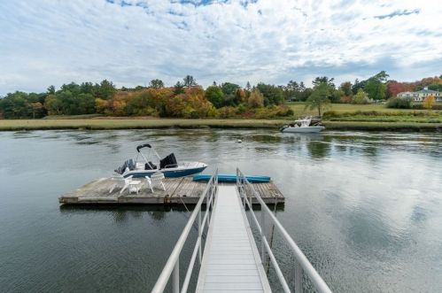 61 Bridge St, Hingham, MA 02061-2333