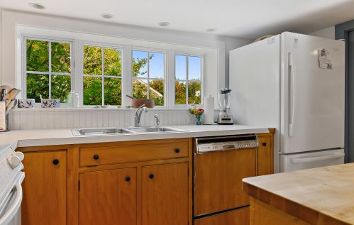 156 Chatham Bars Ave, Chatham MA 02633-2343 exterior