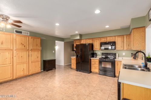 3762 Crocus Dr, Phoenix AZ 85032-5419 exterior