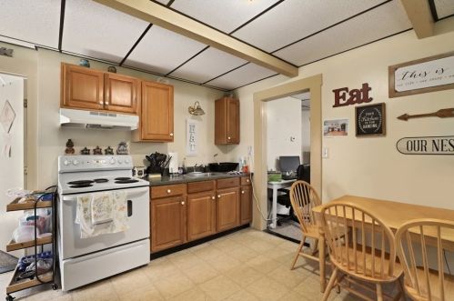 32 Corthell Ave, Whitman MA 02382-1803 exterior