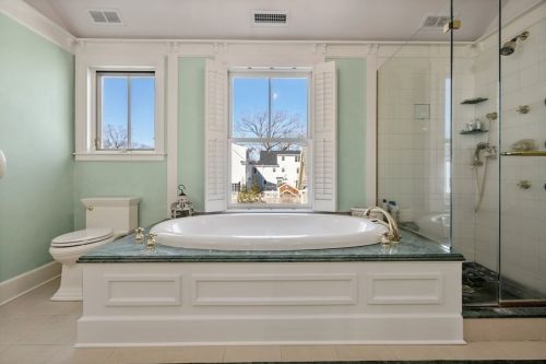 165 Fair Oaks Park, Needham MA 02492-3018 exterior