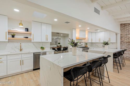 7101 3rd Ave, Phoenix, AZ 85021-8705