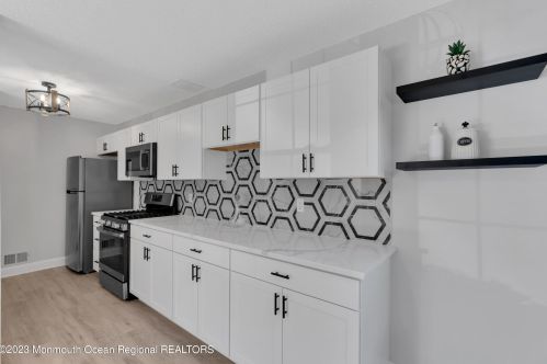 402 Daffodil Dr, Jackson Twp NJ 08527-4127 exterior