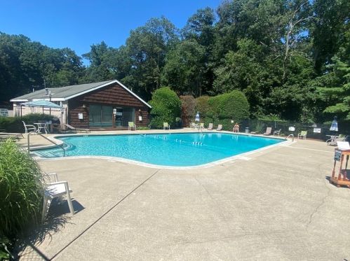 5 Greenbriar Dr, North Reading MA  01864-3149 exterior