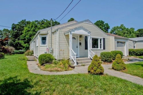 22 Midway St, South Hadley, MA 01075-1923