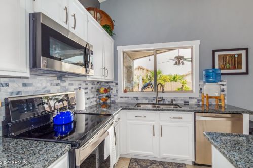 16011 18 Dr, Phoenix AZ 85045-1774 exterior