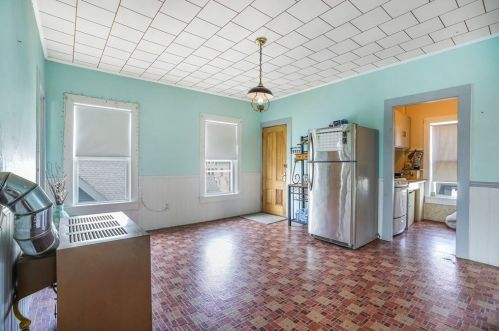 214 Cambridge St, Fall River MA 02721-2665 exterior