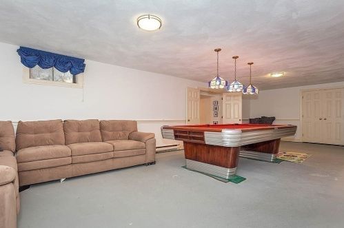 90 Countryside Ln, Milton MA 02186-4435 exterior