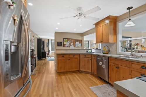 37 Howard Dr, Plymouth MA 02360-4272 exterior