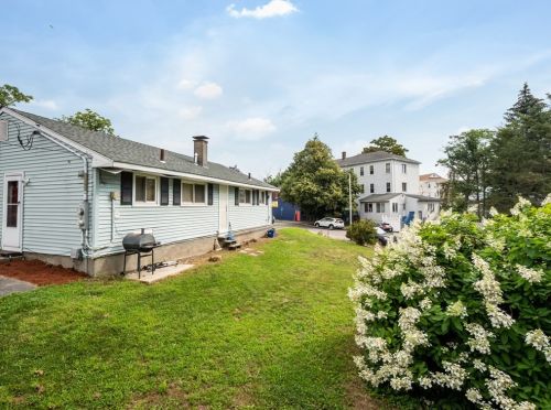 24 Holcombe St, Worcester MA 01604 exterior