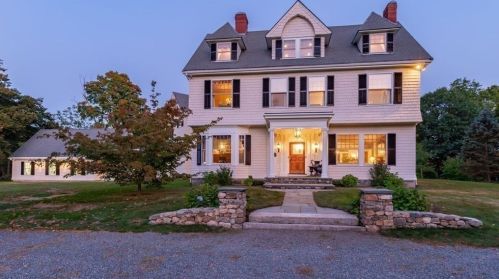 1 Sears Rd, Southborough MA 01772-1101 exterior