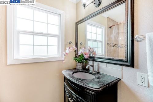 1225 Sandelin Ave, San Leandro CA  94577-3956 exterior