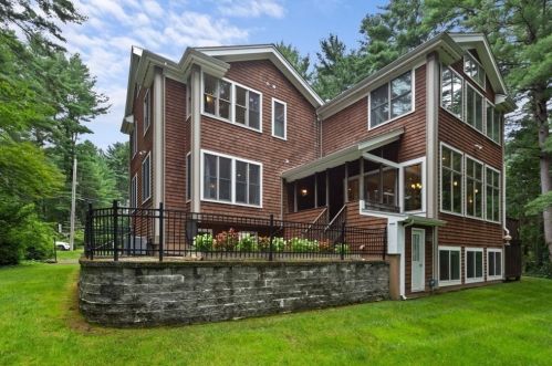 112 Edgewater Dr, Needham, MA 02492-2776