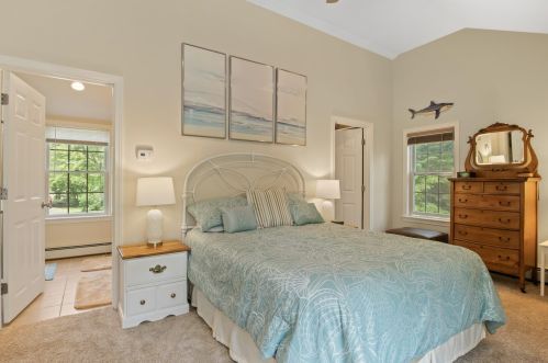 2 Uncle Zlotis Rd, Chatham MA 02633-1595 exterior