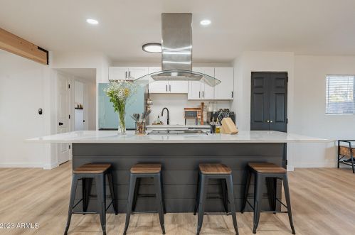 3320 Claire Dr, Phoenix AZ 85032-4933 exterior