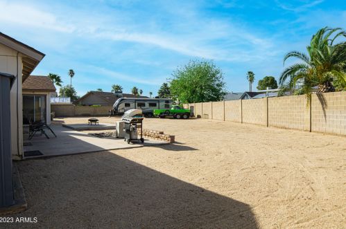 2322 Country Gables Dr, Phoenix AZ 85053-4532 exterior