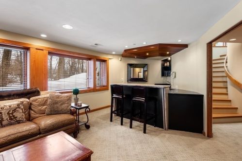 44 Sears Rd, Southborough MA 01772-1101 exterior