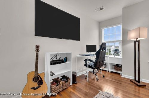 16 Kyle Dr, Tinton Falls NJ 07712-7536 exterior