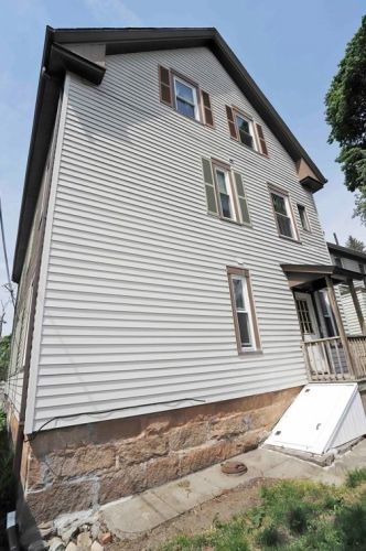 106 Arnold St, New Bedford MA 02740-3636 exterior