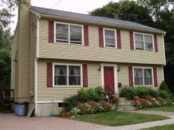 89 Pine St, Newton, MA 02466-1301