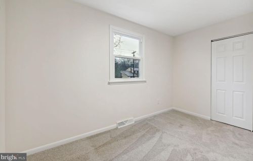 1050 Bennett Dr, West Deptford NJ exterior