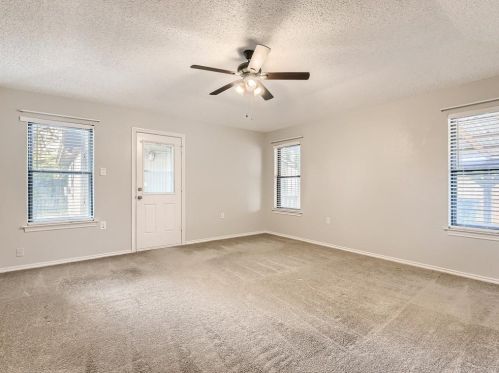 7032 Greenview Cir, Fort Worth TX 76120-1343 exterior