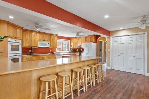 83 Lannon Ave, Dracut, MA 01826-2314