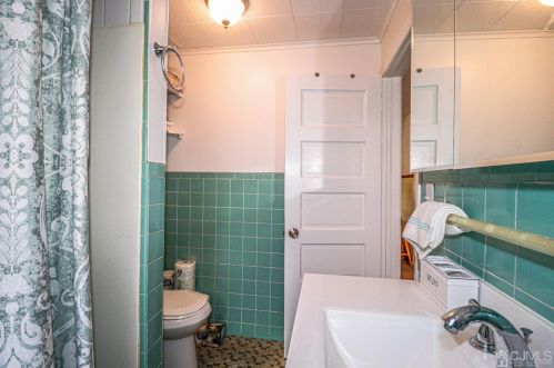 42 Leick Ave, Carteret NJ 07008-2841 exterior