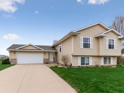 1160 Glendale Ln, Ely, IA 52227-9590