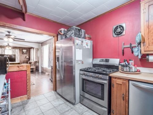 175 Middle Rd, New Bedford MA 02743-2016 exterior