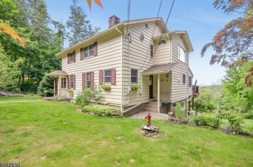 25 Darmstatter Rd, Skyline Lakes, NJ 07456-1301