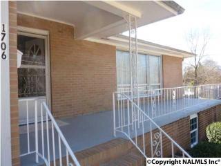 1706 Bide A Wee Dr, Huntsville AL  35801-1725 exterior