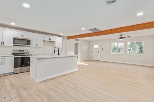 1352 Clarendon Ave, Phoenix, AZ 85013-3331