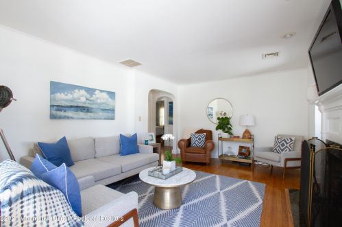 33 Sunnycrest Dr, Little Silver NJ 07739-1126 exterior