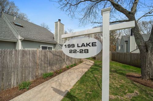 199 Lake St, Weymouth MA 02189-1244 exterior