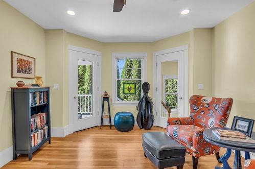 12 Baker Ave, Beverly MA 01915-3504 exterior