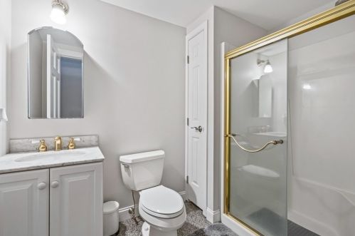 18 Francis St, North Reading MA 01864-3121 exterior