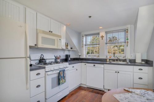 6 Munson Meeting, Chatham MA exterior