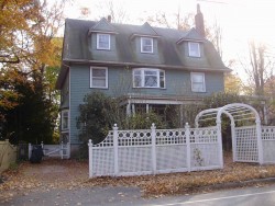 952 Beacon St, Newton, MA 02459-1724