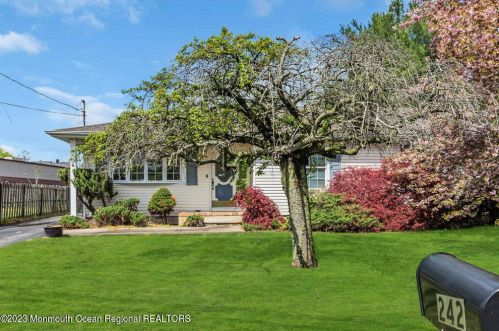 242 Hope Chapel Rd, Jackson Twp NJ  08527-5023 exterior