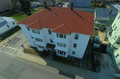 49 Hamlet St, Fall River, MA 02724-3328