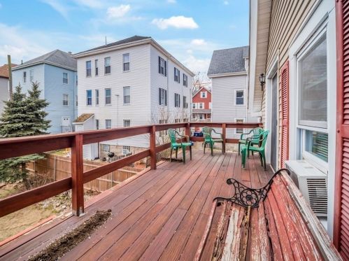 122 Clark St, New Bedford MA 02740-7023 exterior