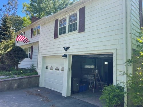 12 Saunders Rd, Lynnfield, MA 01940-1747